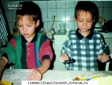 ce de'a pozeeeee :rolleyes: poze cind gemenii erau micootzi :x:x:x