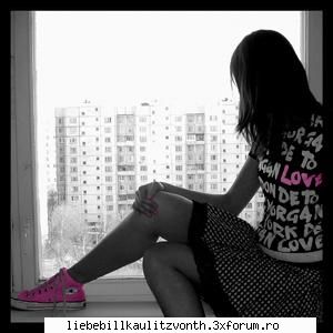 poze emo - nu's adepta stilului emo....prefer - ...:::3 /\/\ 0:::...